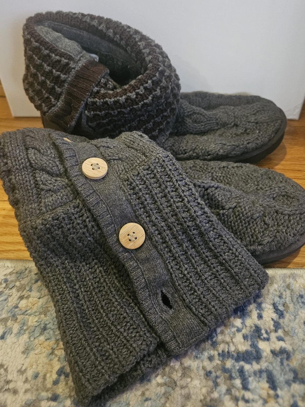 UGG Womens Size 10 Dark Gray Knit Button Cuff